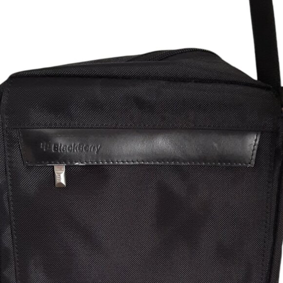 Vintage Blackberry Crossbody Tech Bag Black Unisex Travel School Work - Picture 10 of 10